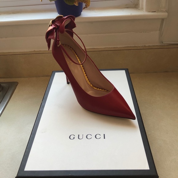 Gucci Queen Margaret Pointed Toe Ankle Strap Pumps - Picture 3 of 8